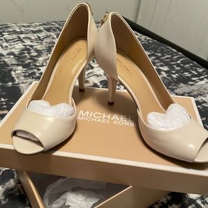 Michael Kors HAMILTON OPEN TOE LEATHER KITTEN HEELS IN VANILLA